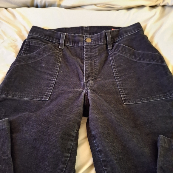 Levi's Women's Black Corduory Cargo Pants - Picture 4 of 9